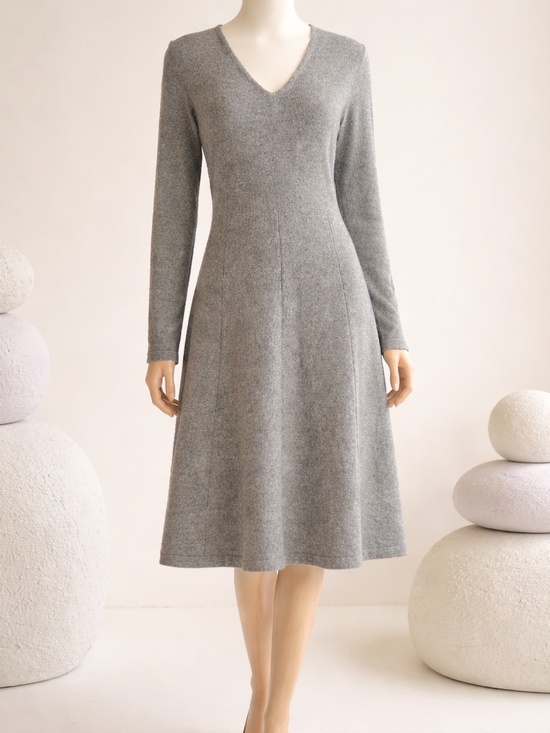 Johnstons of Elgin Dresses & Skirts - EUC Johnstons of Elgin Silk and Cashmere Fine Knit V-Neck Sweater Dress (L)